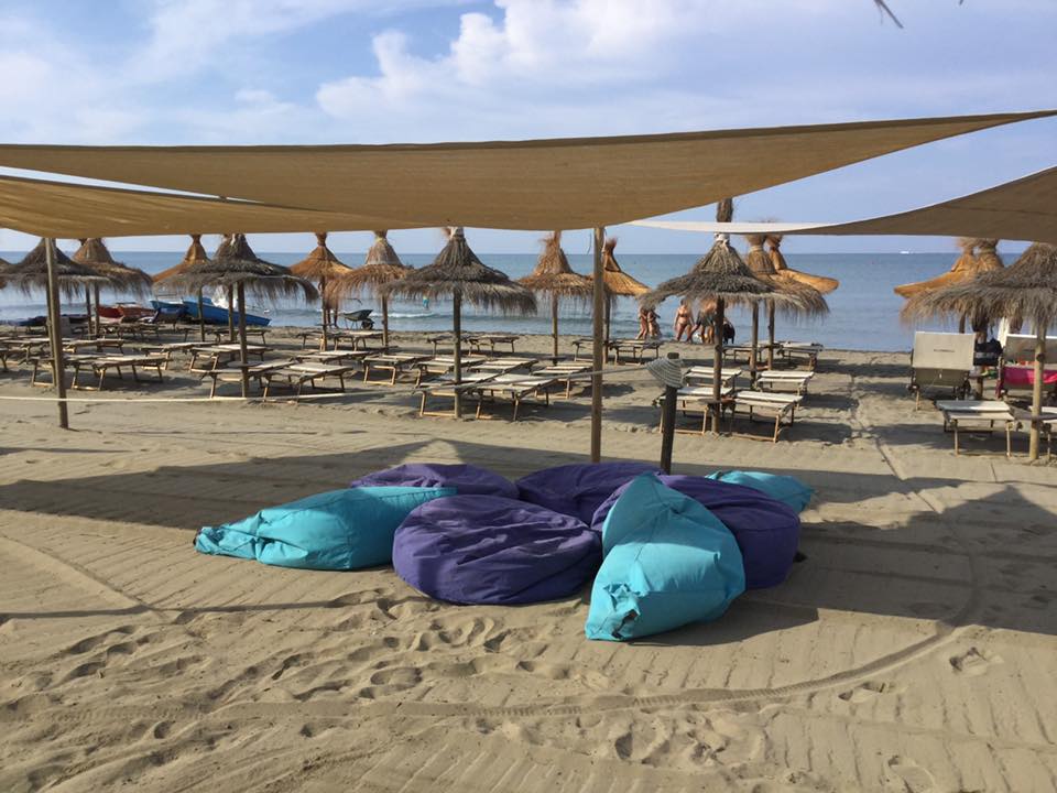 Gazebo sulla spiaggia del Fuorirotta Beach Club