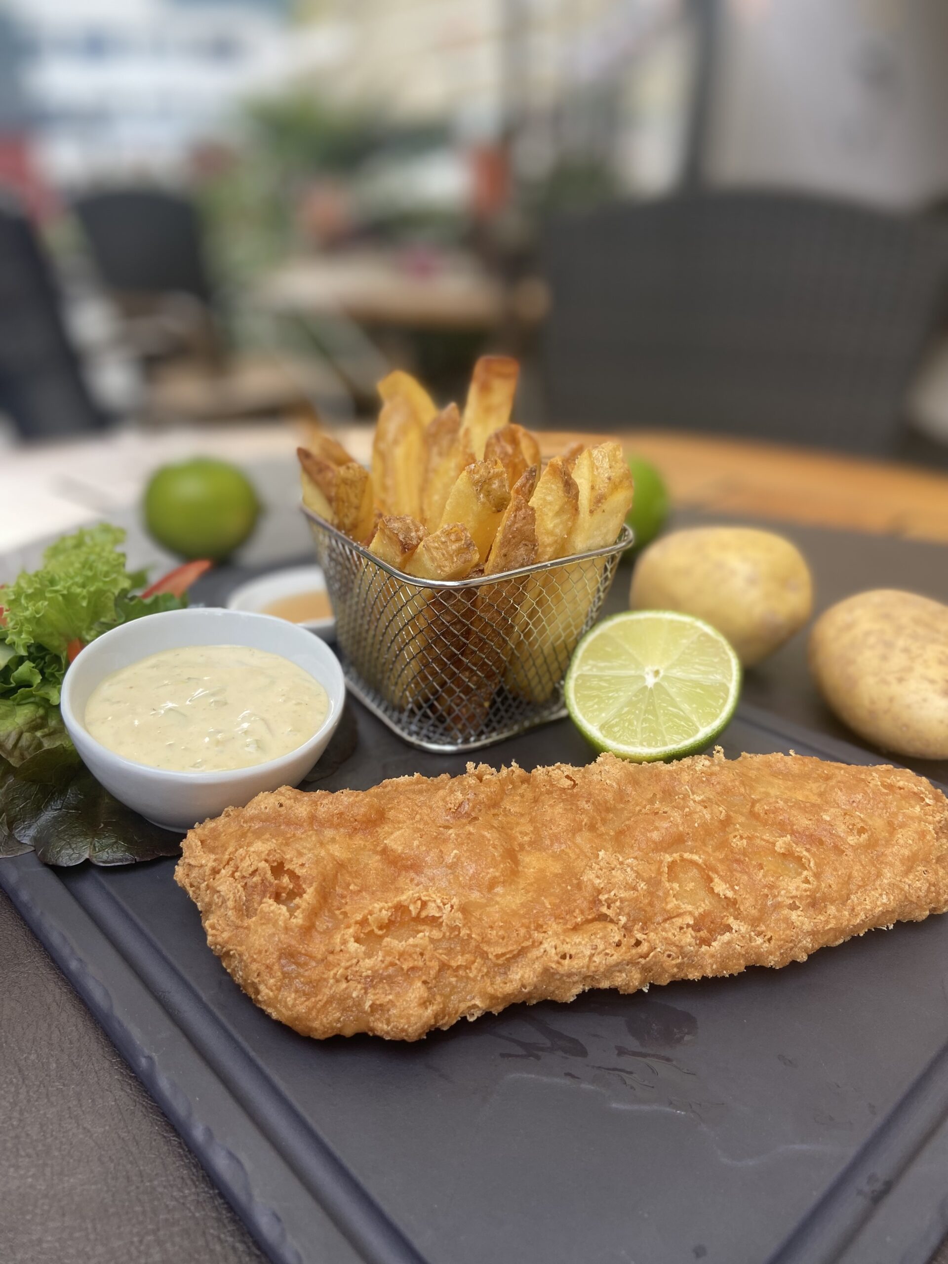 Fischgericht mit Pommes