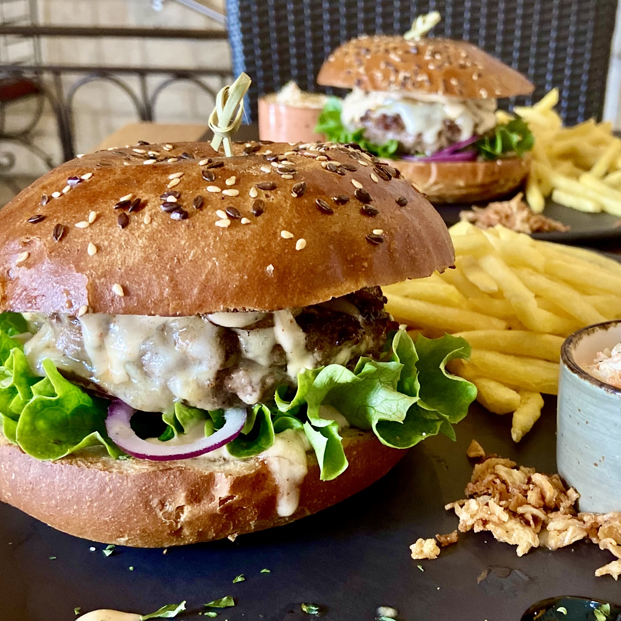 Burger mit Pommes